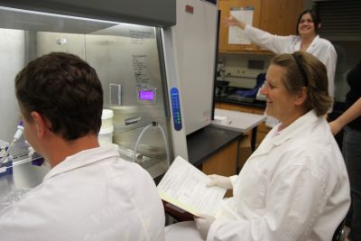 Daniel Inma, Linda Dahlgren, and Stephanie Apple in lab.