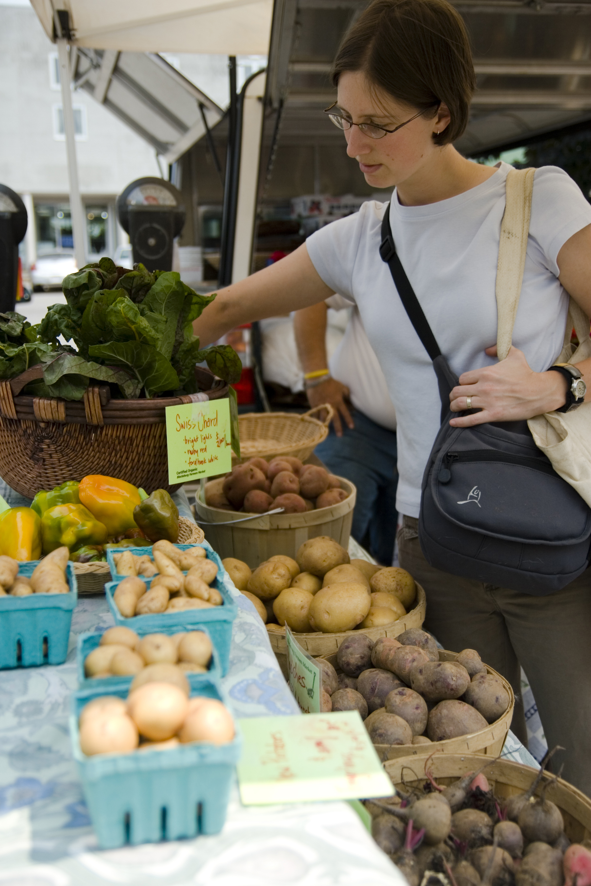 photo of lady shopping at a farmers market