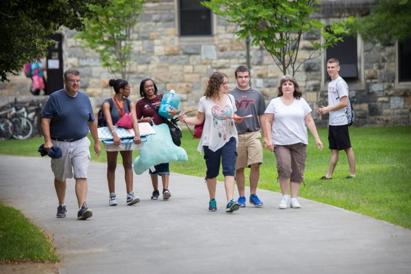Summer academy students move-in