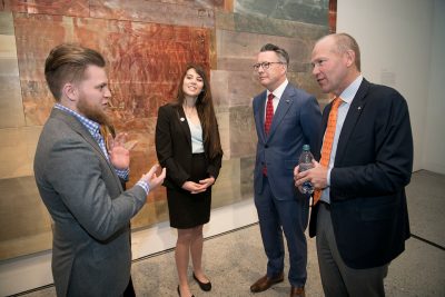 David Calhoun '79 (right) talks with students enrolled in Virginia Tech's Honors College. 