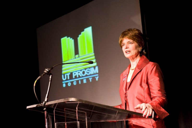 Elizabeth A. “Betsy” Flanagan speaking at a meeting of the Ut Prosim Society of Virginia Tech donors in 2009.