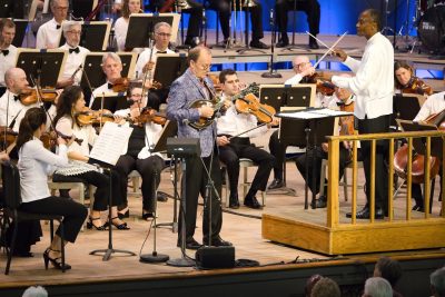 Alumnus Jeff Midkiff (at center) plays his mandolin concerto with the Boston Symphony Orchestra under the direction of Thomas Wilkins (standing at right). 