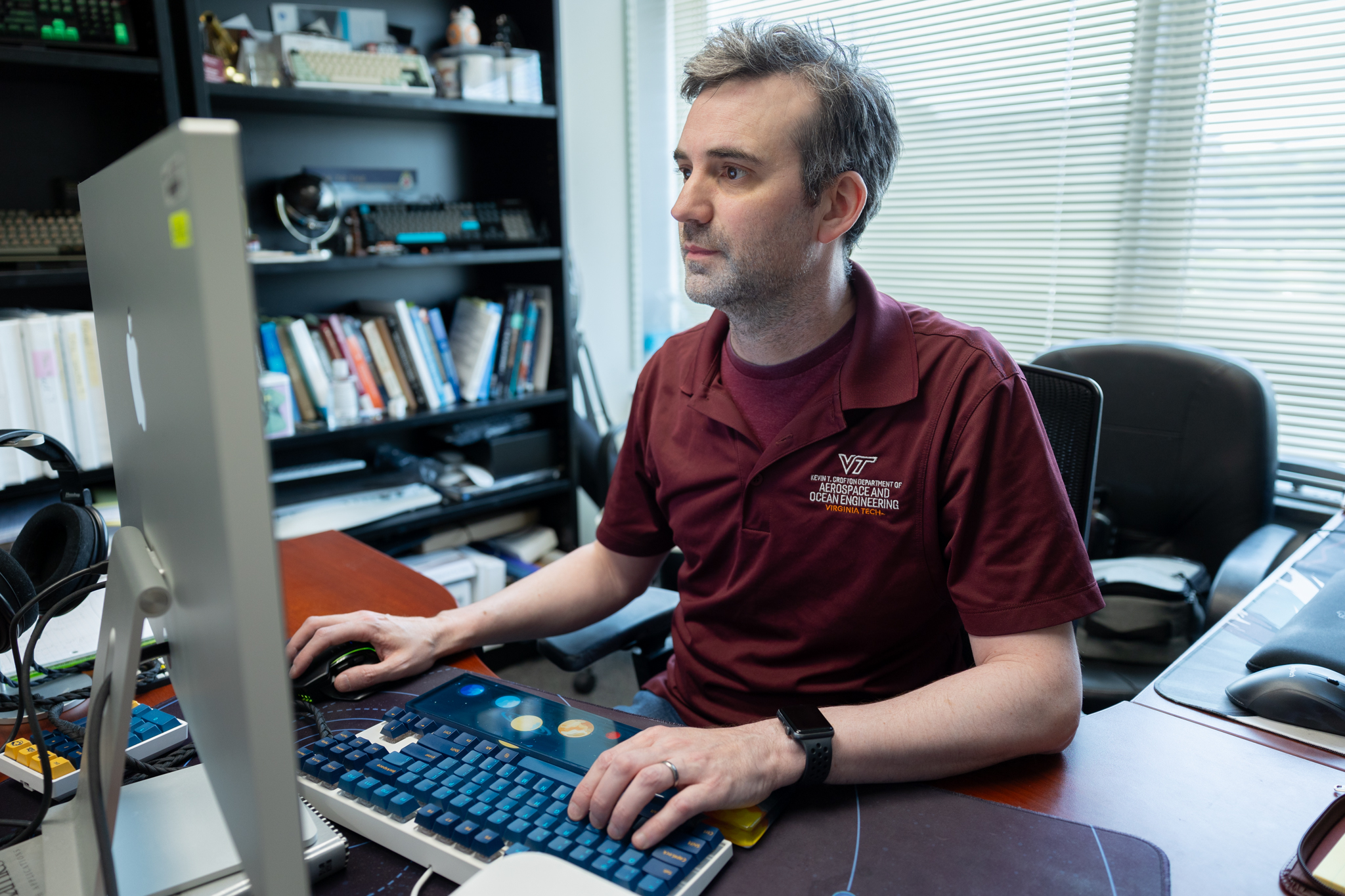 Man sits at computer.