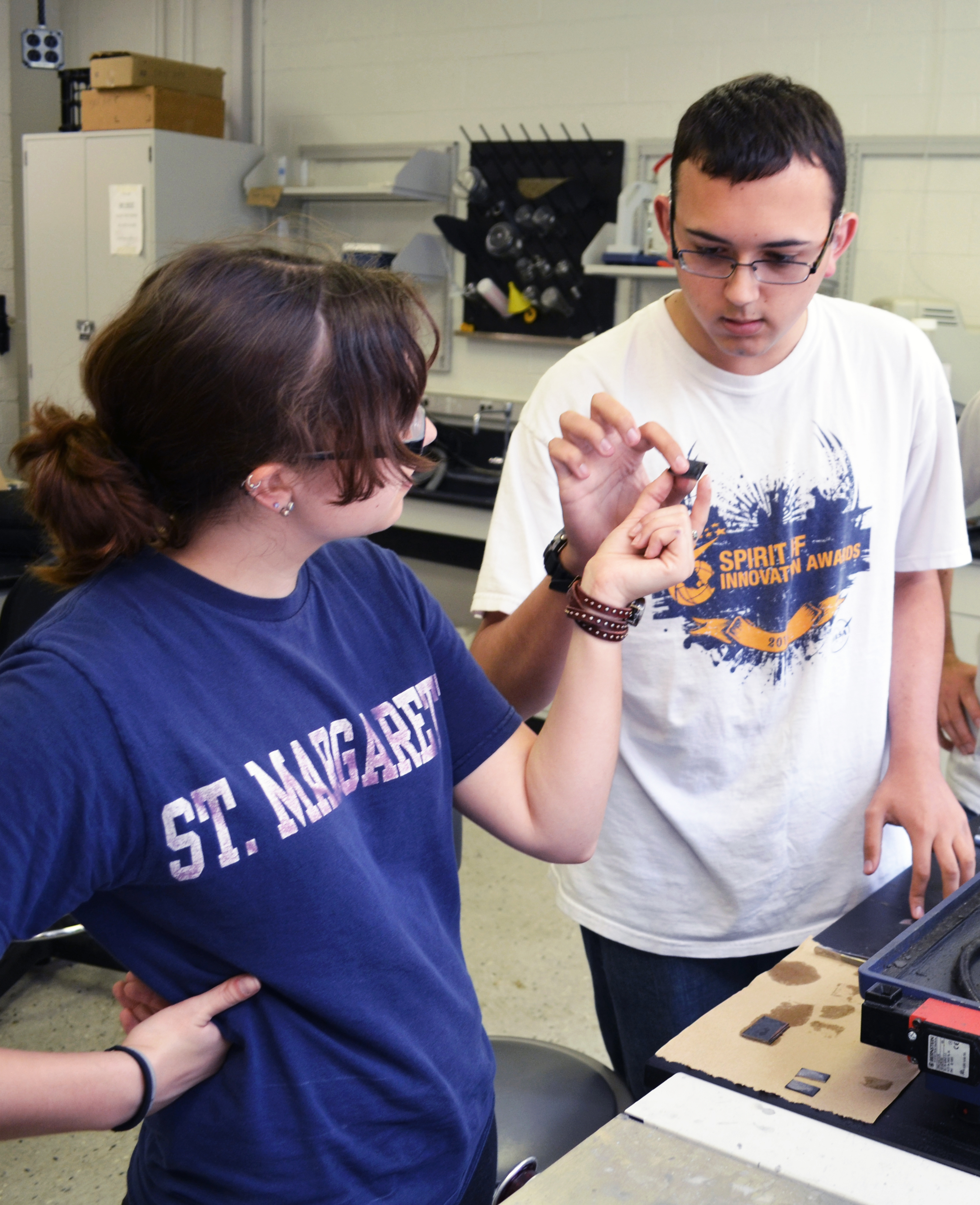 Scieneering students work on Damascus steel project