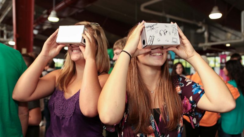 4-H’ers engage with virtual reality at the launch of the partnership between 4-H and Google.