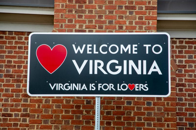 image of sign that says "Welcome to Virginia" 