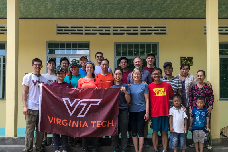 Group photo of MLSOC service learning trip to Vietnam, summer 2019