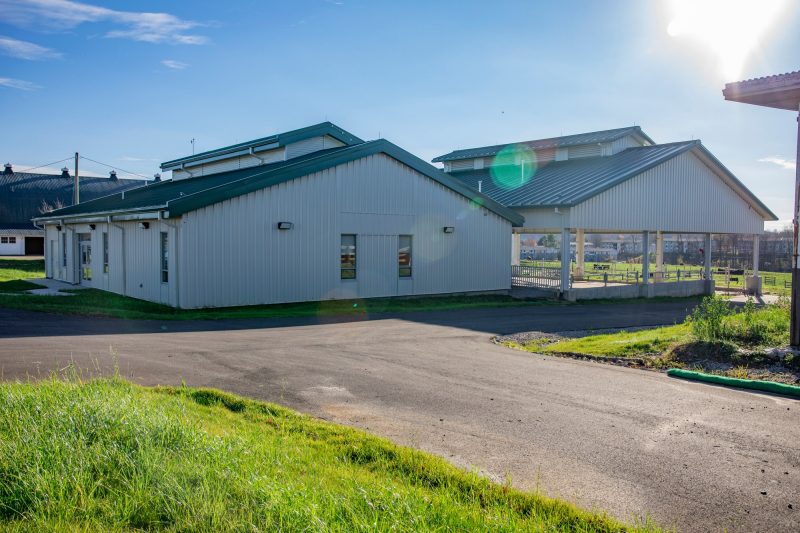 The new learning center includes classrooms, a laboratory, and animal holding and demonstration facilities and replaces the William M. Etgen Dairy Pavilion that was located at the former site of the university’s dairy farm.