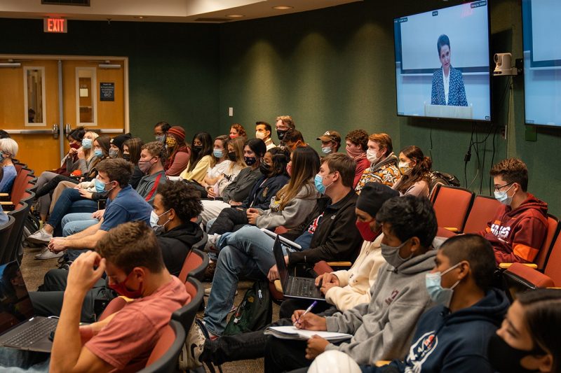 Pamplin alumna Anisya Fritz gave the first in-person lecture in the the Wells Fargo Distinguished Speaker Series since the pandemic emerged, to a crowded room of mask wearing students and faculty, with many others watching by Zoom. 