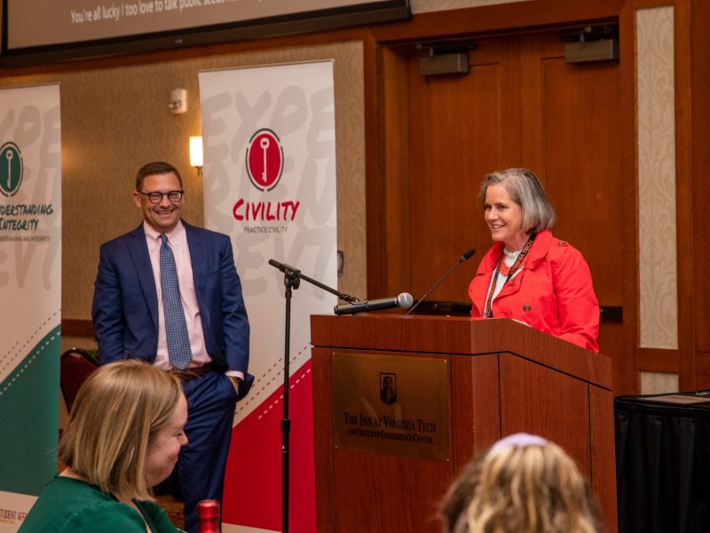 Frank Shushok and Mary McClelland Vice President for Student Affairs Frank Shushok presents the Embrace Ut Prosim as a Way of Life Alumni Aspire! Award to Mary McClelland.
