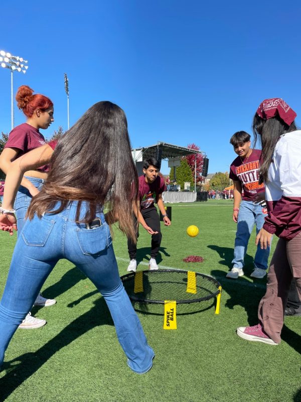 Students playing spike ball at the Student Tailgate, with live music in background