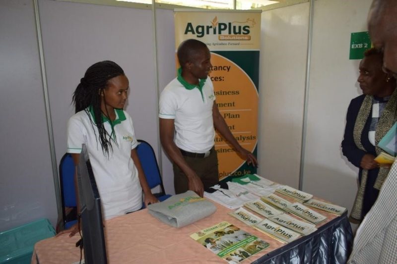 Miranyi engages with students during an agripreneurship expo organized by Egerton University and centered on youth employability in agribusiness. Photo courtesy of Laura Miranyi.