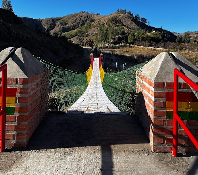 Different view of the Bolivian pedestrian bridge
