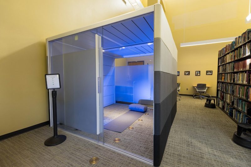 Freestanding room or pod in a library.