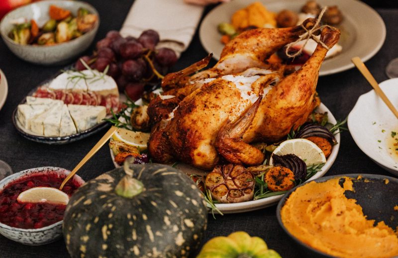 A roast turkey and other Thanksgiving meal dishes. Image courtesy Pexels.