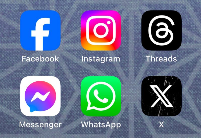 A phone display showing social media apps. 